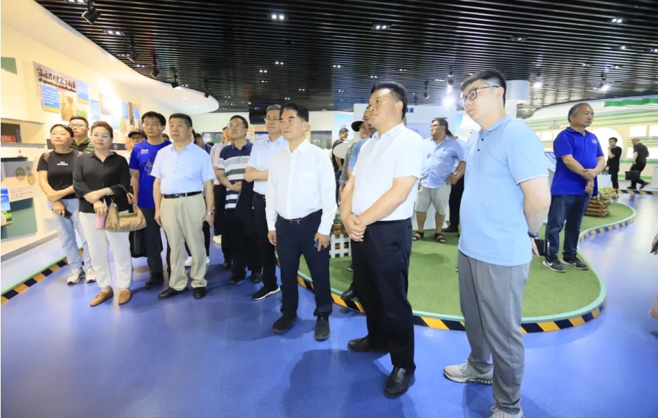 花花牛丨中國(guó)人民大學(xué)河南校友會(huì)蒞臨花花牛參觀座談 花花牛丨中國(guó)人民大學(xué)河南校友會(huì)蒞臨花花牛參觀座談