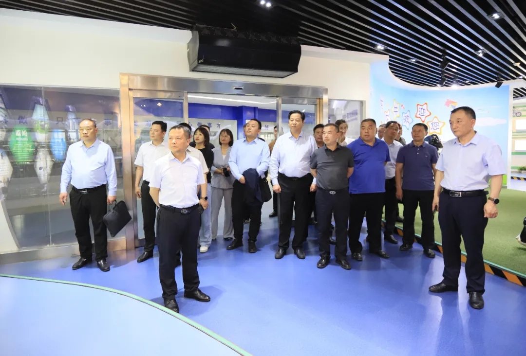 供銷聯(lián)動，創(chuàng)新共贏丨河南農(nóng)投集團(tuán)內(nèi)部業(yè)務(wù)協(xié)同交流會在花花牛乳業(yè)集團(tuán)順利召開