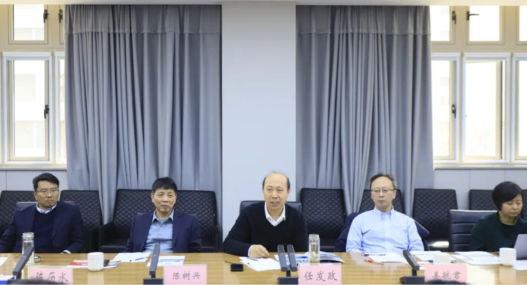 花花牛乳業(yè)集團(tuán)黨委書(shū)記、董事長(zhǎng)唐洪峰一行赴中原食品實(shí)驗(yàn)室同中國(guó)工程院院士、中原食品實(shí)驗(yàn)室主任任發(fā)政座談交流