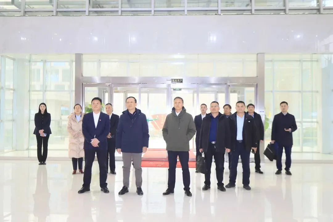 省政府國資委黨委書記、主任李濤一行到花花牛乳業(yè)集團(tuán)調(diào)研
