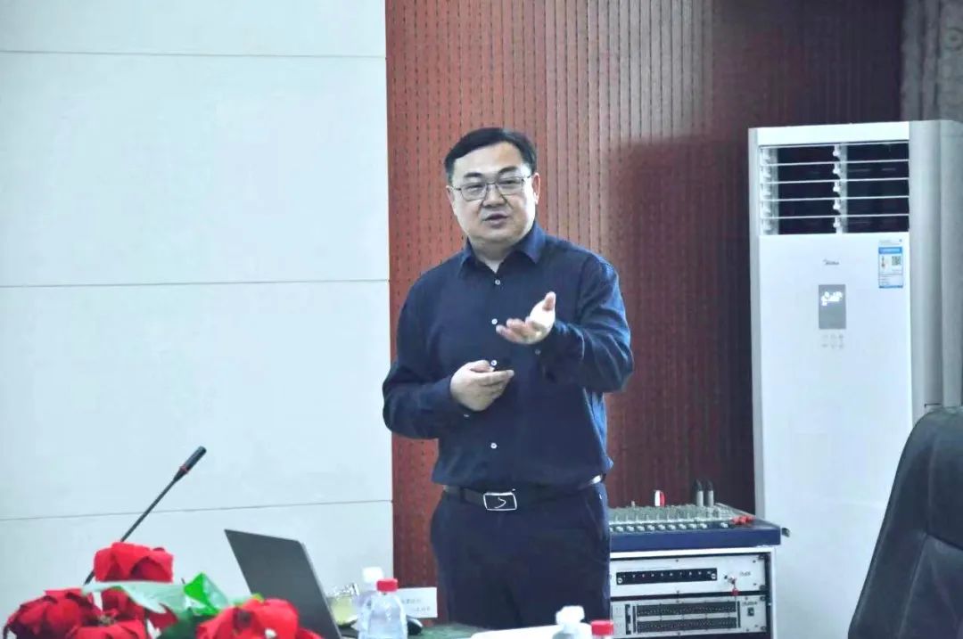 花花牛丨國(guó)家奶牛產(chǎn)業(yè)技術(shù)體系首席科學(xué)家、中國(guó)農(nóng)業(yè)大學(xué)教授李勝利一行蒞臨花花牛魯山瑞亞參觀調(diào)研