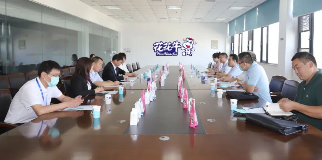 快訊 | 鄭州創(chuàng)建國家食品安全示范城市暨2022食安鄭州生產(chǎn)企業(yè)開放日·探秘花花牛透明工廠活動舉行