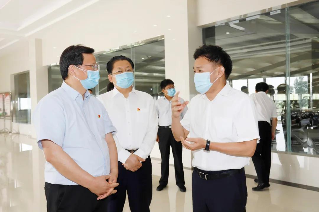 快訊 | 河南省委常委、省紀(jì)委書記、省監(jiān)委主任任正曉蒞臨花花牛乳業(yè)集團(tuán)新蔡瑞亞牧場(chǎng)調(diào)研