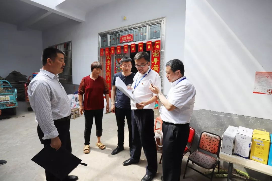 花花牛乳業(yè)集團(tuán)走訪(fǎng)慰問(wèn)貧困戶(hù) 結(jié)對(duì)幫扶暖人心