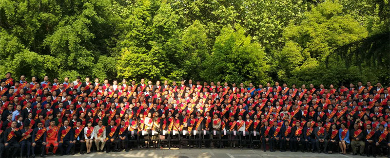 河南花花牛乳業(yè)集團(tuán)股份有限公司阮曉琦、王曉龍榮獲“鄭州市勞動(dòng)模范”榮譽(yù)稱號(hào)