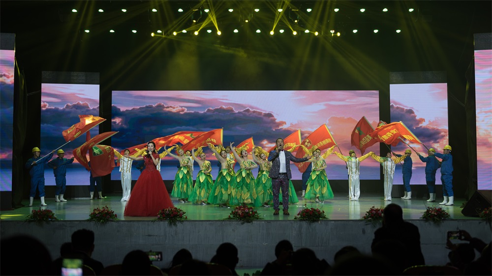 “不忘初心、聚力前行” 花花牛集團2018迎新春聯(lián)歡會隆重舉行