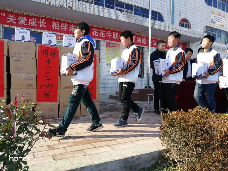 關(guān)愛成長(zhǎng) 相伴未來——精準(zhǔn)扶貧“暖冬公益行”走進(jìn)宜陽(yáng)縣白楊鎮(zhèn)