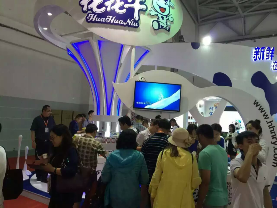 花花牛牛氣沖天！農(nóng)業(yè)部長品嘗“領(lǐng)暢”點贊，又獲國際奶業(yè)平臺青睞