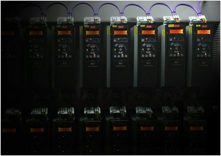 走進(jìn)工廠 走進(jìn)工廠