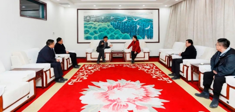 發(fā)揮產(chǎn)業(yè)優(yōu)勢(shì) 助力鄉(xiāng)村振興 | 民權(quán)縣委副書記、縣長王靜嫻會(huì)見關(guān)曉彥董事長一行